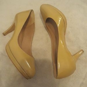 Classic Women's Tan Patent Pump Heel